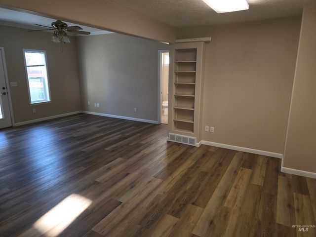 1818 Granada, Twin Falls, ID 83301
