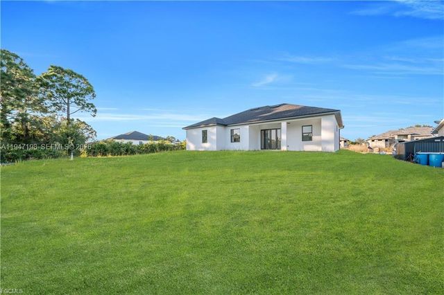 3105 28th ST SW, Lehigh Acres, FL 33976