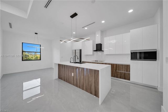 3105 28th ST SW, Lehigh Acres, FL 33976