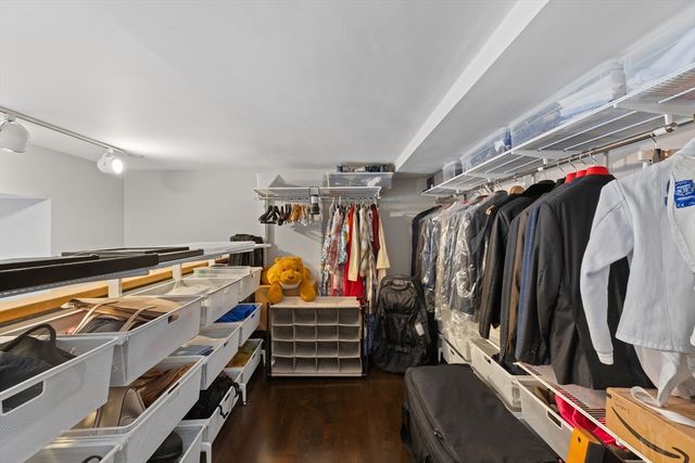 35 Walden St 34, Cambridge, MA 02140