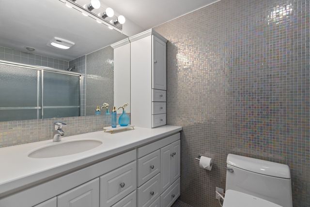 35 Walden St 34, Cambridge, MA 02140