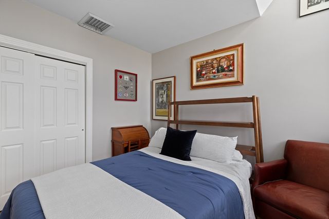 35 Walden St 34, Cambridge, MA 02140