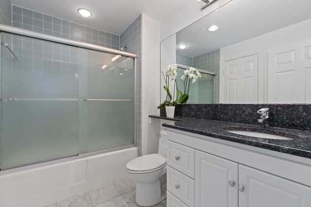 35 Walden St 34, Cambridge, MA 02140