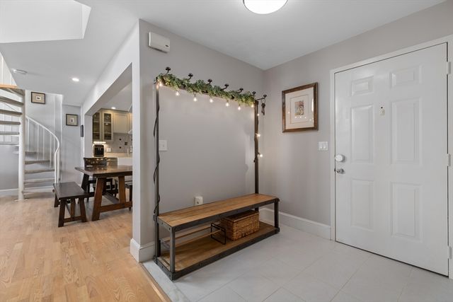 35 Walden St 34, Cambridge, MA 02140