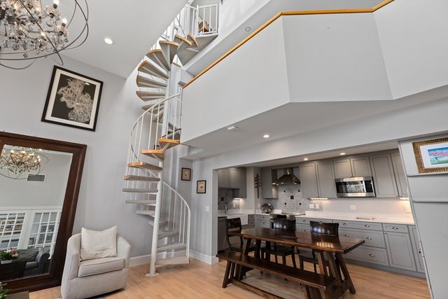 35 Walden St 34, Cambridge, MA 02140