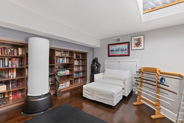 35 Walden St 34, Cambridge, MA 02140