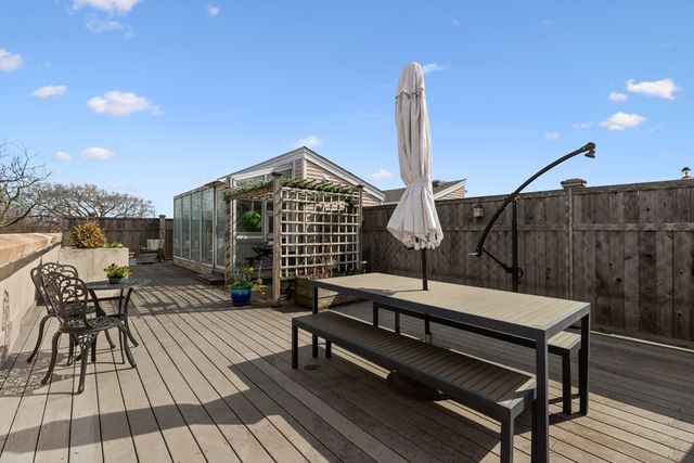 35 Walden St 34, Cambridge, MA 02140