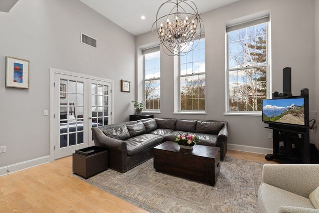 35 Walden St 34, Cambridge, MA 02140