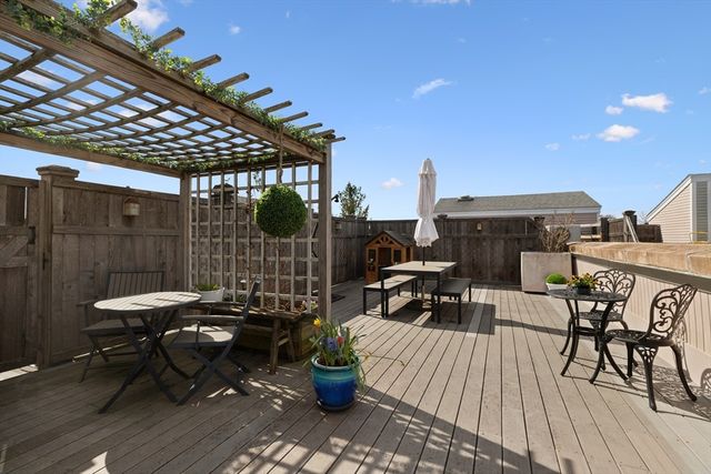 35 Walden St 34, Cambridge, MA 02140