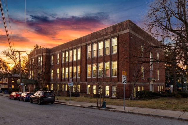 35 Walden St 34, Cambridge, MA 02140