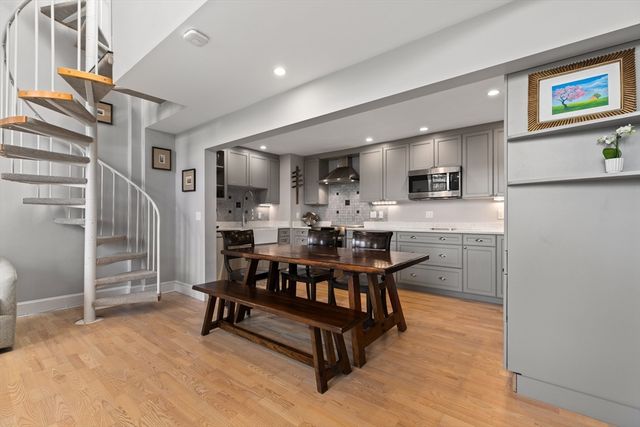 35 Walden St 34, Cambridge, MA 02140