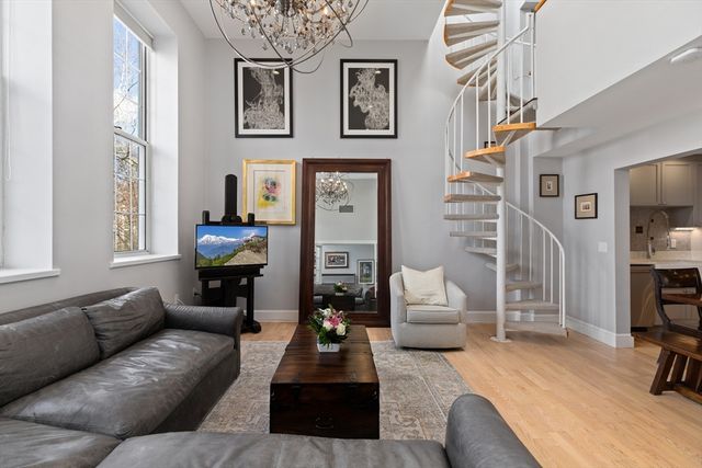 35 Walden St 34, Cambridge, MA 02140