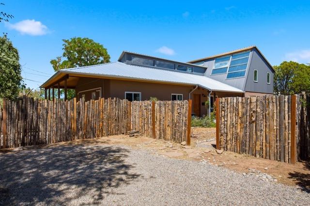 1391 Santa Rosa, Santa Fe, NM 87505