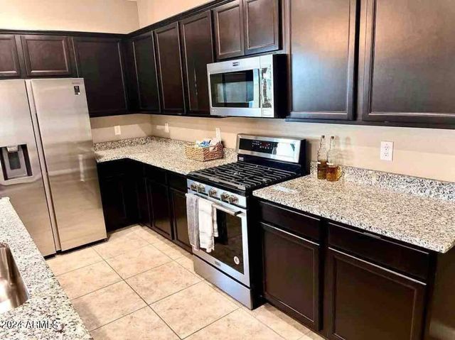 18735 N RAVELLO Road, Maricopa, AZ 85138