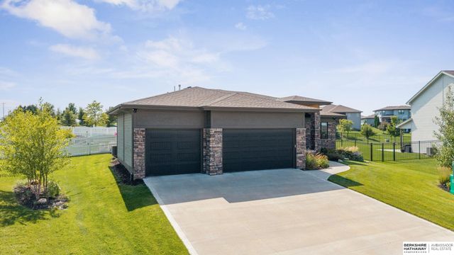 10514 S 103rd Street, Papillion, NE 68046