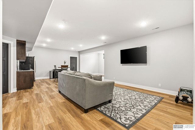10514 S 103rd Street, Papillion, NE 68046