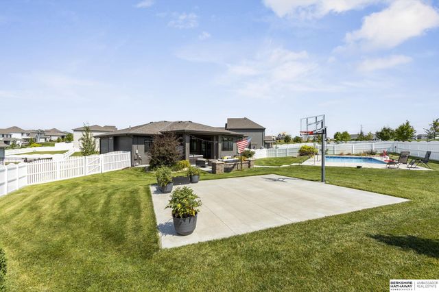 10514 S 103rd Street, Papillion, NE 68046