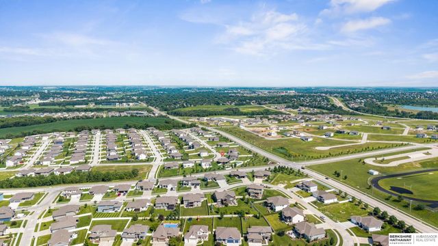 10514 S 103rd Street, Papillion, NE 68046