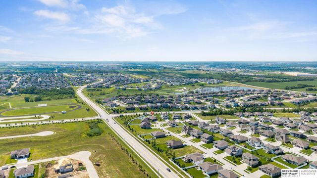 10514 S 103rd Street, Papillion, NE 68046