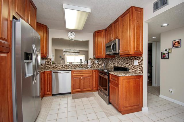 7286 Huntington Lane 408, Delray Beach, FL 33446