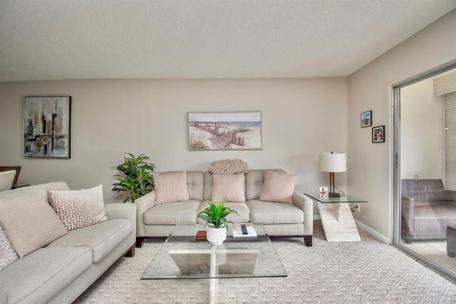 7286 Huntington Lane 408, Delray Beach, FL 33446