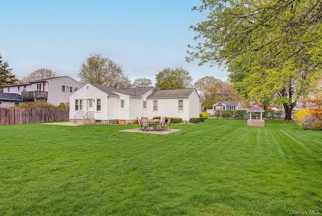 18 Blossom Avenue, Holtsville, NY 11742