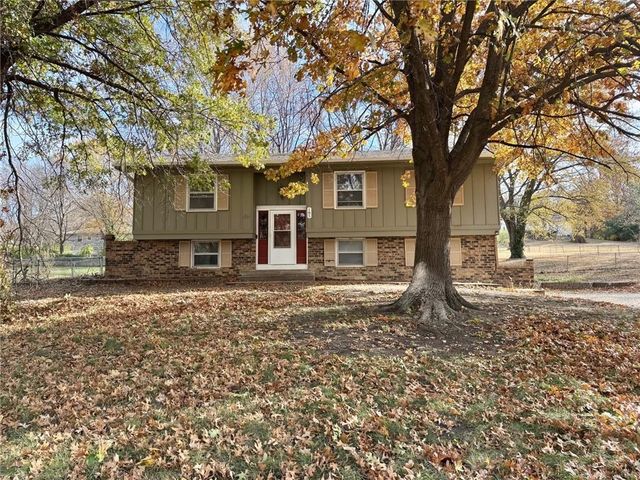 185 SE 421 Road, Warrensburg, MO 64093