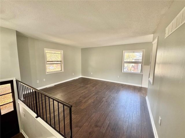 185 SE 421 Road, Warrensburg, MO 64093