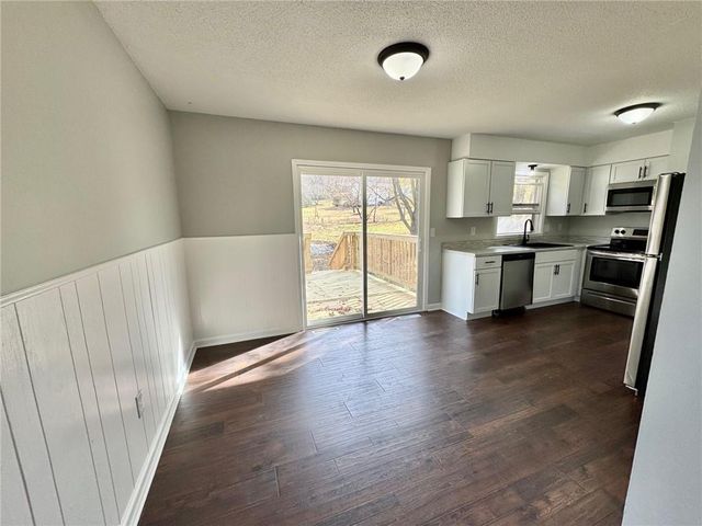 185 SE 421 Road, Warrensburg, MO 64093