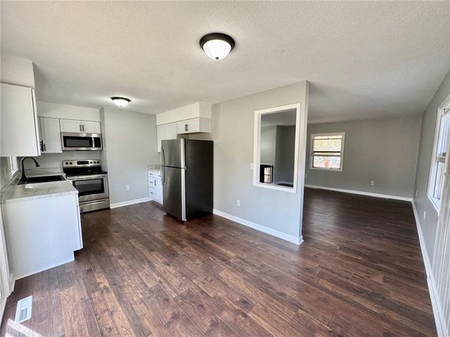 185 SE 421 Road, Warrensburg, MO 64093