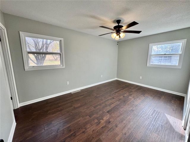 185 SE 421 Road, Warrensburg, MO 64093