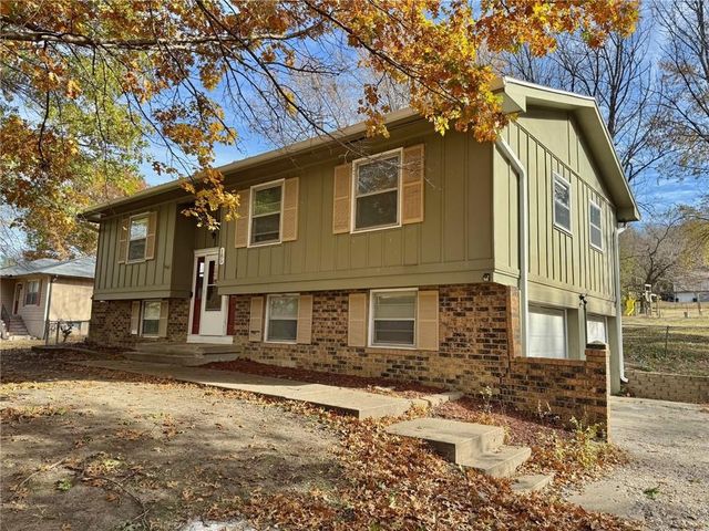 185 SE 421 Road, Warrensburg, MO 64093