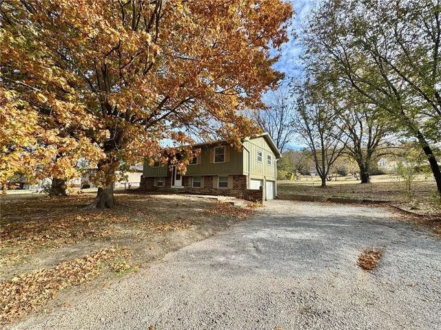 185 SE 421 Road, Warrensburg, MO 64093