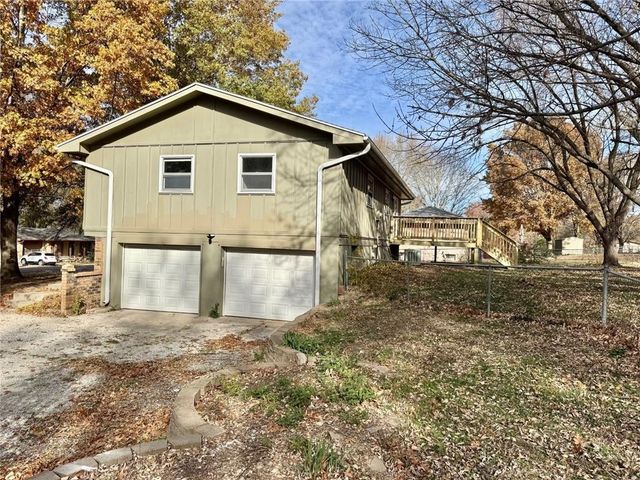 185 SE 421 Road, Warrensburg, MO 64093