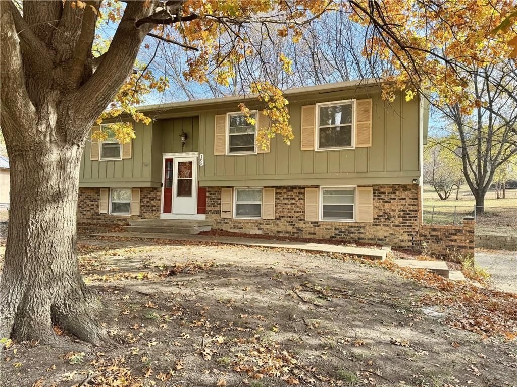 185 SE 421 Road, Warrensburg, MO 64093