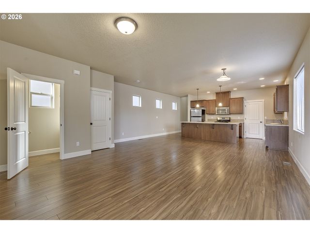 131 Nw CONNELL Ave, Hillsboro, OR 97124