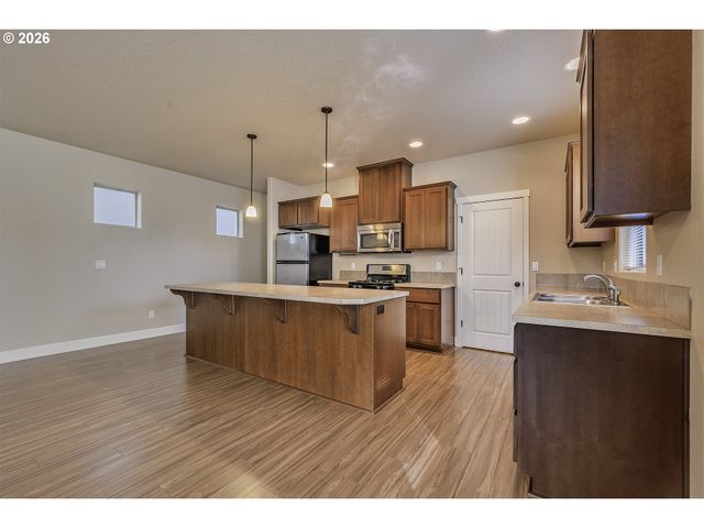 131 Nw CONNELL Ave, Hillsboro, OR 97124