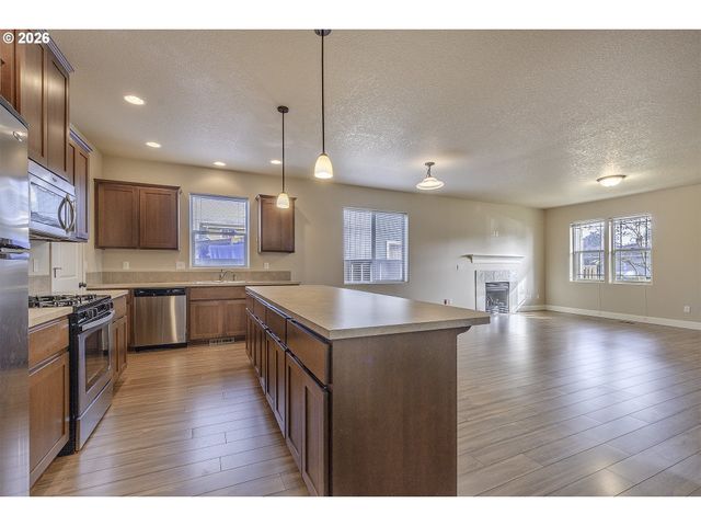 131 Nw CONNELL Ave, Hillsboro, OR 97124