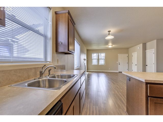 131 Nw CONNELL Ave, Hillsboro, OR 97124