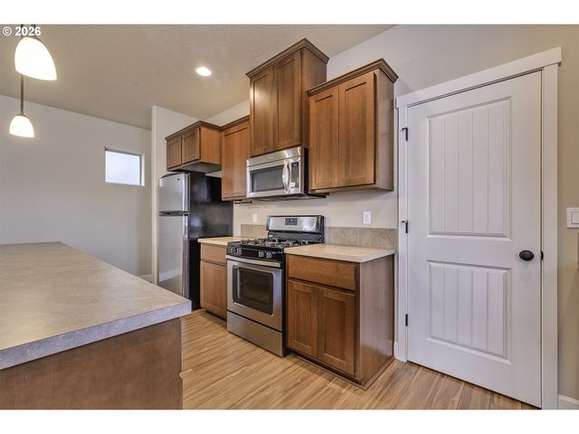 131 Nw CONNELL Ave, Hillsboro, OR 97124