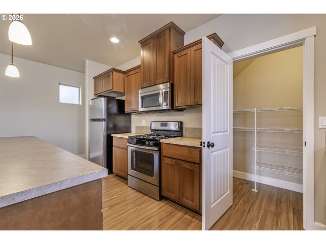 131 Nw CONNELL Ave, Hillsboro, OR 97124