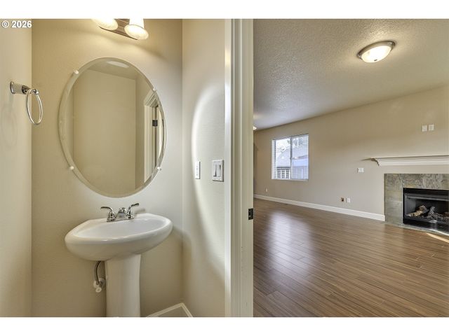 131 Nw CONNELL Ave, Hillsboro, OR 97124