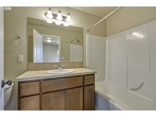 131 Nw CONNELL Ave, Hillsboro, OR 97124