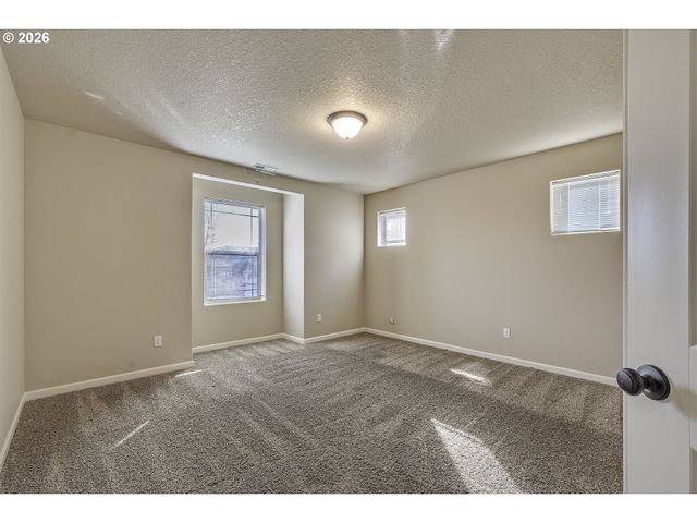 131 Nw CONNELL Ave, Hillsboro, OR 97124