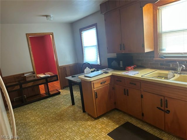 2328 Connecticut Avenue, Youngstown, OH 44509