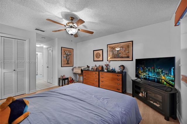 330 Briarwood Cir 3-19, Hollywood, FL 33024