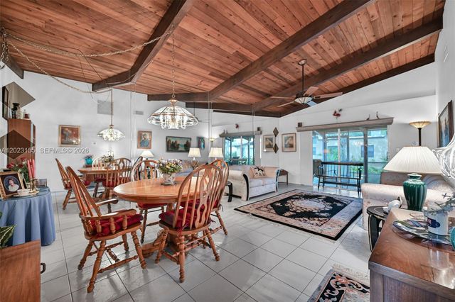 330 Briarwood Cir 3-19, Hollywood, FL 33024