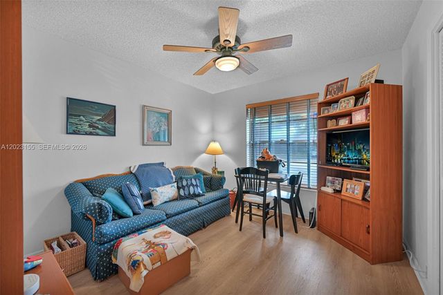 330 Briarwood Cir 3-19, Hollywood, FL 33024