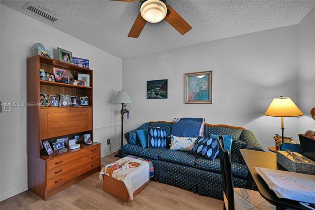 330 Briarwood Cir 3-19, Hollywood, FL 33024