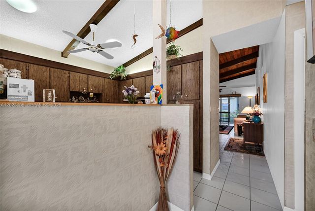 330 Briarwood Cir 3-19, Hollywood, FL 33024